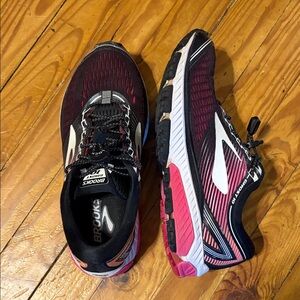 Brooks women’s Ghost 9 Athletic Tennis Shoes Sneakers size 8 medium